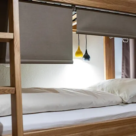 Hostel Roomie Alps Design *